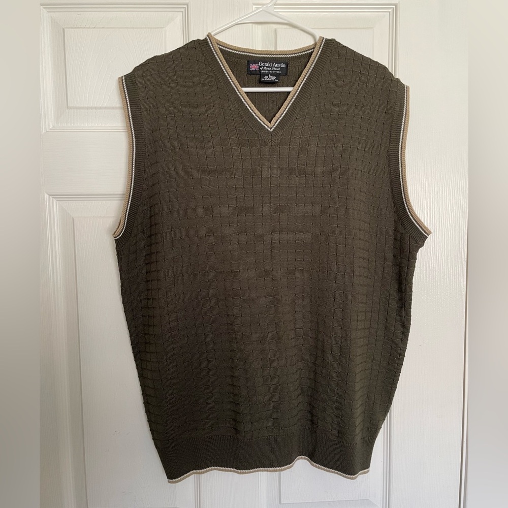 Gerald Austin of Bond Street Olive V-Neck Sweater Vest Wool Blend Sz Large